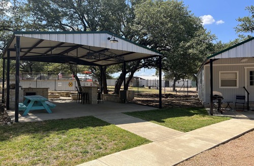 Oatmeal Cabin | Cabins with a Texas flare! Quite and peaceful close to Austin.