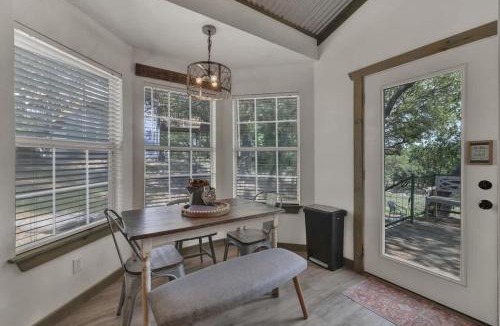 Fredericksburg House | Cactus Flower Peaceful Hill Country Escape!