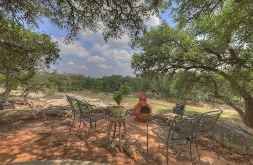 Fredericksburg House | Cactus Flower Peaceful Hill Country Escape!