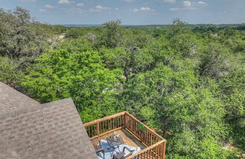 Fredericksburg House | Cactus Flower Treehouse-pet Friendly-hill Country Views!