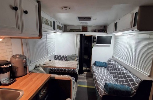 Dover House | Camper Apt DE-Vintage Gulf RV Glamping Stay Sleeps 2-3