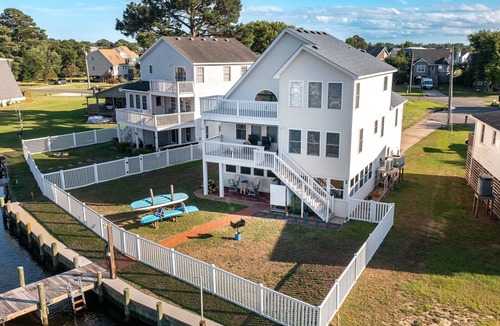 Colington Harbour House | Canal Front Beach Days & Family Fun at Compass Cay