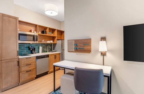 Bermuda Hotel | Candlewood Suites Chester Richmond by IHG