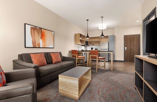 Dothan Hotel | Candlewood Suites Dothan by IHG