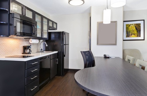 Huntersville Hotel | Candlewood Suites Huntersville by IHG