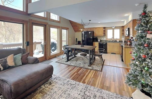 McHenry Cottage | Canopy Escape by Taylor Made Deep Creek