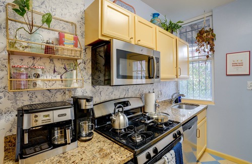 Trinidad Apartment | Cap Hill Rowhouse: 2 Bedrooms, Walk to Sights, Parking