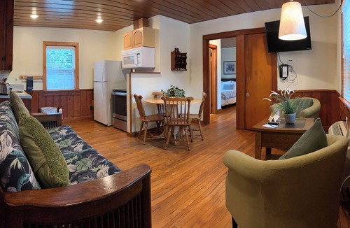 Buxton Hotel | Cape Pines Motel