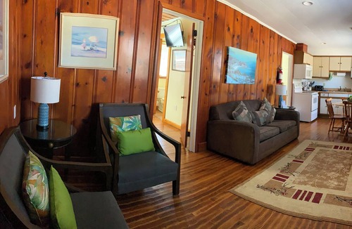 Buxton Hotel | Cape Pines Motel