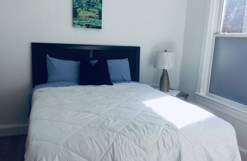 Bloomingdale House | Capiitol Hill North .The apartment is walking distance from the US Capitol