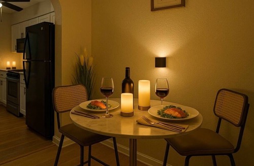 Randle Highlands Condo | Capitol Hill King Bed Suite+Free Parking+Private Lounge
