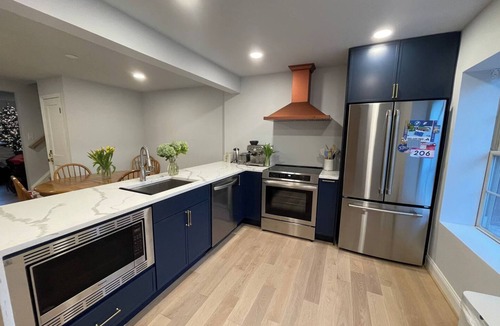Navy Yard House | Capitol Hill Rowhouse with parking! Sleeps 8. Two washer/dryers, 2 kitchens!
