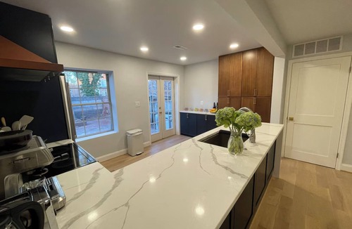 Navy Yard House | Capitol Hill Rowhouse with parking! Sleeps 8. Two washer/dryers, 2 kitchens!