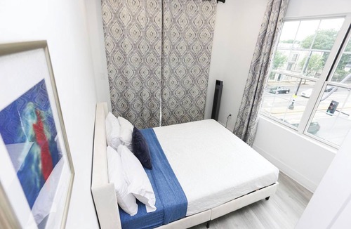 Northeast Bed & Breakfast | Capitol Hill Stay with Stunning Skyline View