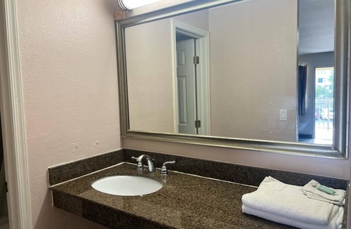 Sandston Hotel | Capitol Inn by Belvilla Richmond Airport VA