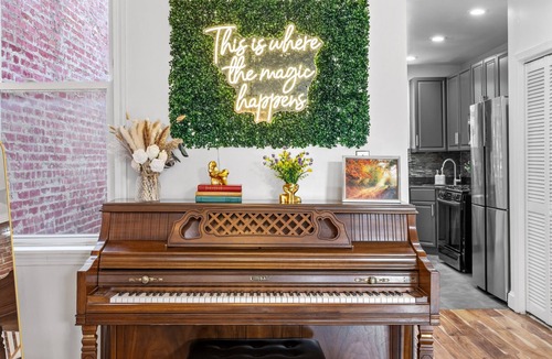 Bloomingdale Bed & Breakfast | Capitol Piano House - Luxe 4BR, Sleeps 14, Fenced Yard, Parking
