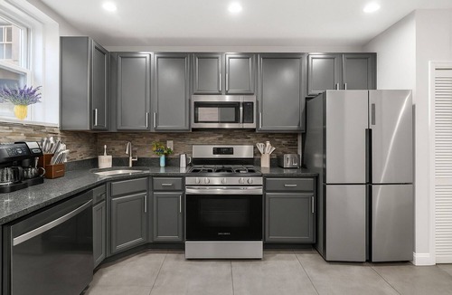 Bloomingdale Bed & Breakfast | Capitol Piano House - Luxe 4BR, Sleeps 14, Fenced Yard, Parking