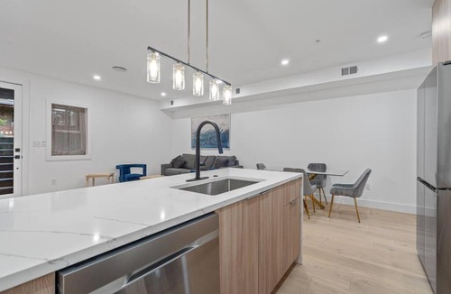 Petworth Apartment | Capitol View1 Charming Oasis in DC near Metro with Fenced Backyard Free Parking and WIFI