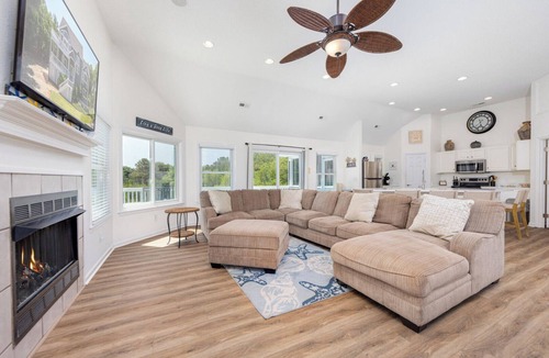 Corolla House | Captain's Choice 5 Bedroom home w/Private Hot Tub!