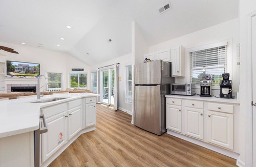 Corolla House | Captain's Choice 5 Bedroom home w/Private Hot Tub!