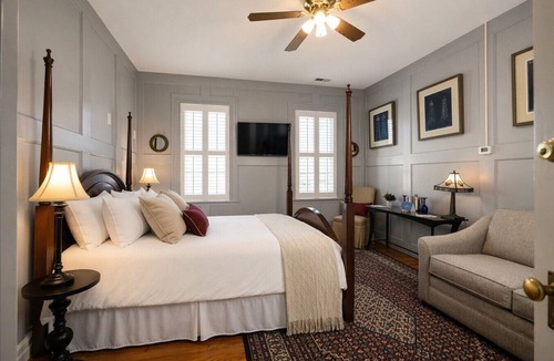 Edenton Bed & Breakfast | Captain’s Quarters Inn Downtown Edenton Queen Bed 2nd Floor