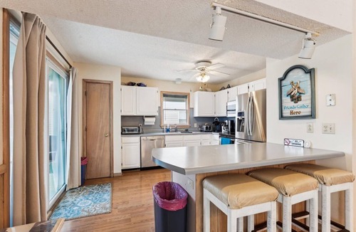Sea Retreat House | Carefree in Kitty Hawk, NC! Just a few steps from direct beach access.