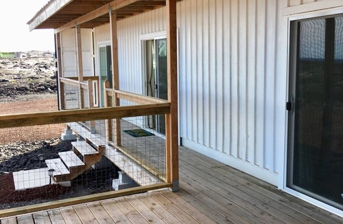 Pahoa House | Cargo Container HomeOnTheLava~ Ocean & Volcano View Sleeps 4 ~ Julie’s Sunrise