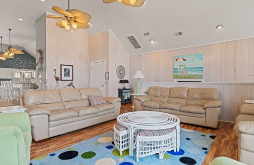 Southern Shores House | Caribbean Breeze: Awesome home perfect location and short walk to the beach