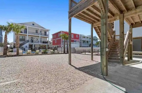 Holden Beach House | Carolina Skies Holden Beach ~3 min walk to beach. Guest Favorite!