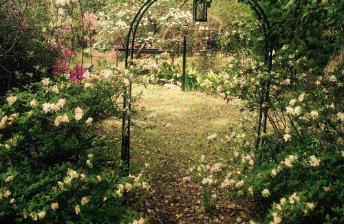 Lexington House | Carriage House Villa and gardens in downtown historic Lexington SC