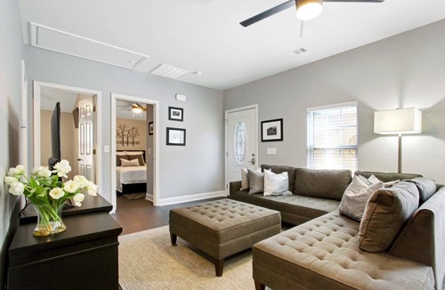 Metropolitan House | Carriage House W/Hot Tub! Near Starland Yard