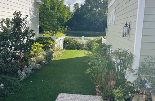 Mount Pleasant House | Carriage House with View