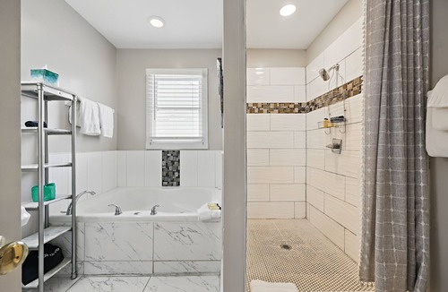 Downtown Historic District Bed & Breakfast | Carriage Way Centennial