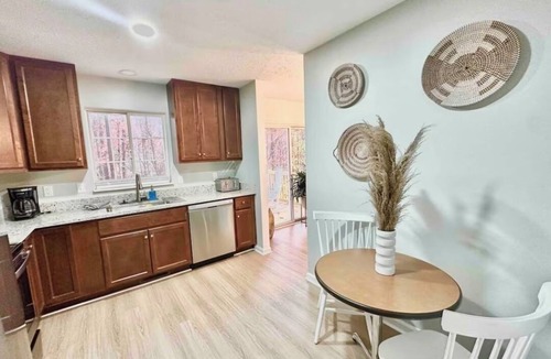Cary House | Cary/Raleigh-5 RM-2 K.Beds-2 Living RM-Fenced Yard