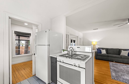 Cherrywood House | Casa Sol on Manor Near UT Walkable East Austin Hot Spots Sleeps 8