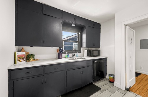 Cherrywood House | Casa Sol on Manor Near UT Walkable East Austin Hot Spots Sleeps 8