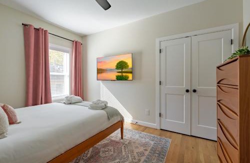 Durham House | Casa Verde, Walk to Duke & Sarah P. Gardens