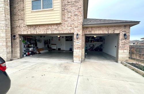 Killeen House | Casa Verona- spacious 5 br/3.5 ba in H Heights