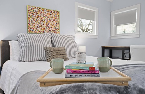 Triangle State Cottage | ♥Casita Avenue B |1 BDRM Guest House|Hyde Park ATX