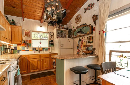 Granite Shoals House | Casita de Tortuga - Sleeps 6, Lakefront, Hot Tub