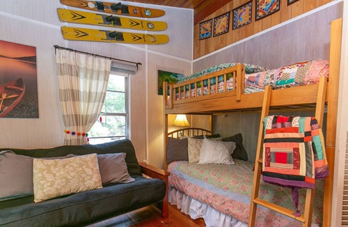 Granite Shoals House | Casita de Tortuga - Sleeps 6, Lakefront, Hot Tub