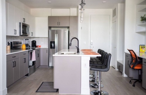 Milwood Apartment | Casita Longhorn | 10' Q2 Stadium | Gym | Fast WiFi
