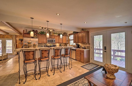 Cattail Creek Cabin | 'Cattail Creek' Escape, 44 Mi to Mt Mitchell!