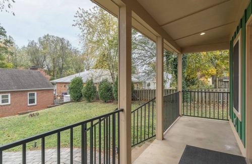 Fry's Spring Cottage | Cavalier Cottage - Walk to UVA Grounds and Hospital!