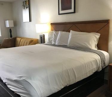 Bertram Hotel | Cedar Creek Inn