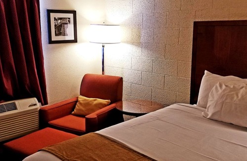 Cavalier Hotel | Cedar Inn
