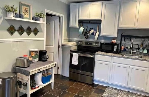 Washtenaw County House | Cedar Valley Cottage - Ideal Location. Full Amenities.