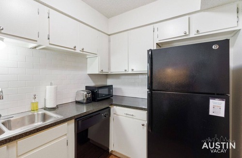 Clarksville Apartment | Central Austin 2 Story Apt | Sleeps 4 + Free Prkg