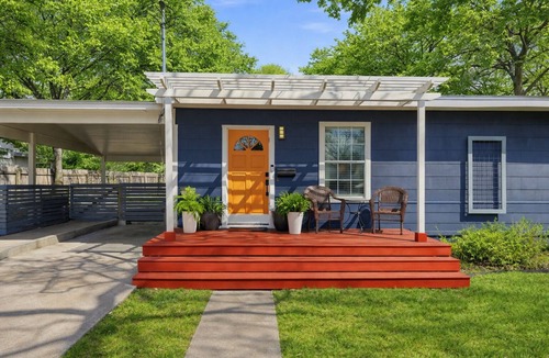 Brentwood House | Central Austin Family Retreat ❤️ Southern Charm | Walk to Coffee Shops