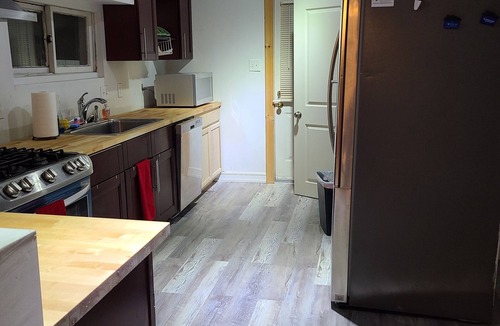 Bethlehem Apartment | Central Bethlehem warm welcoming 2nd FL twin home